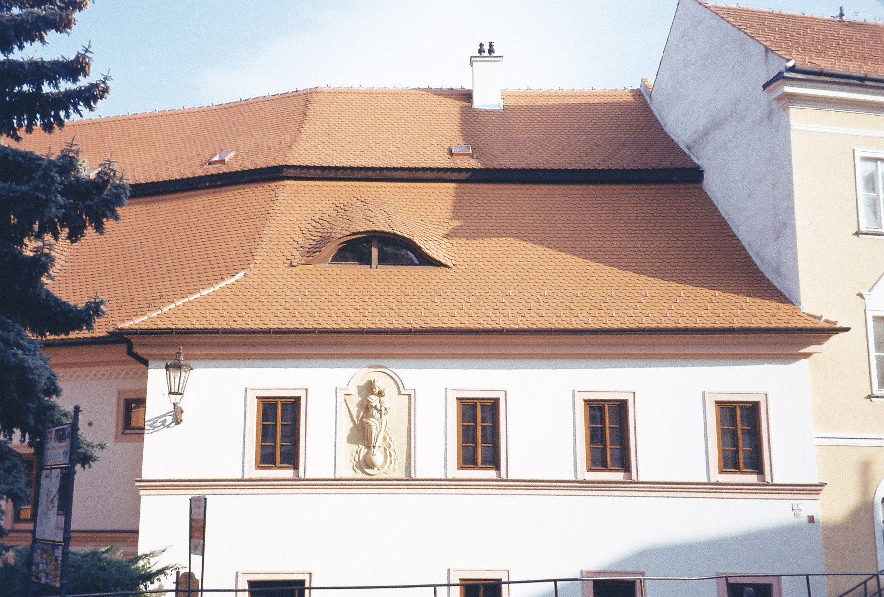 Vzorná oprava historické  střechy