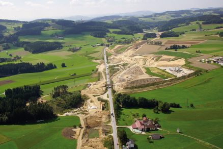Rychlostní silnice S 10 dlouhá 22 km propojuje hornorakouskou centrální oblast a jižní Čechy. foto Helipix