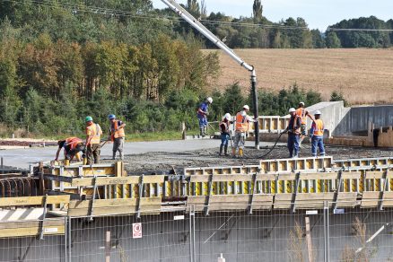 Výstavba úseků dálnice D3 na Českobudějovicku