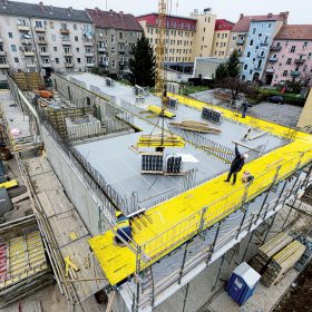 Minimální doba použití jeřábu díky rychlé práci ze země jeřáb je nutný pouze pro zvednutí materiálu pro doplňkové oblasti