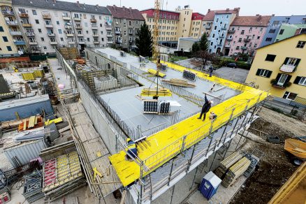 Minimální doba použití jeřábu díky rychlé práci ze země jeřáb je nutný pouze pro zvednutí materiálu pro doplňkové oblasti