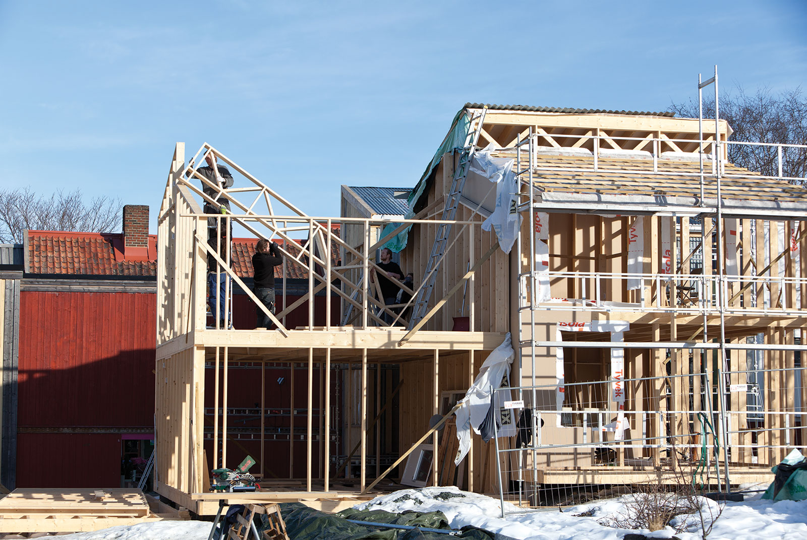 Lifting the self built wooden truss