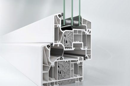 Okenní systém Schüco LivIng Alu Inside s patentovanou technologií hliníkových pásků a přídavných izolačních bloků vhodný pro certifikaci pasivních domů podle Dr. Feista