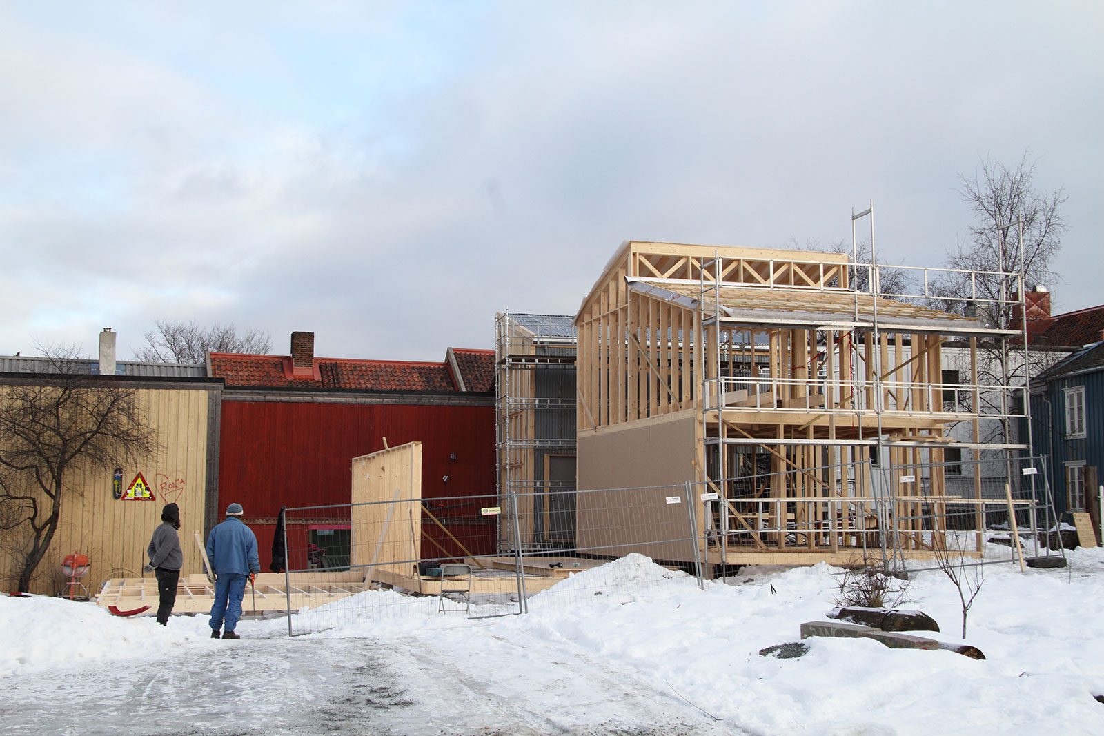 Torfinn and Iacob on site in winter