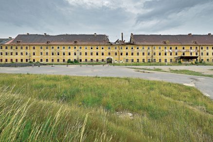 Kasárna Jana Žižky jsou v dezolátním stavu město však na rekonstrukci nemá dostatek prostředků.