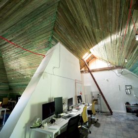 K10 coworking boří mýtus o nutnosti mít pro svůj pracovní tým uzavřenou kancelář.