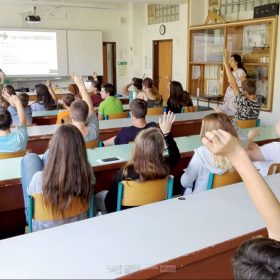Obr. 3 Ukázka interaktivního workshopu k měření koncentrace CO2 na školách.