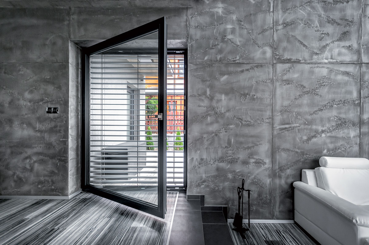 PVC okna s profily Inoutic Deceuninck už umí věrně napodobit vzhled hliníku. ALU look skvěle ladí k moderním minimalistickým interiérům.