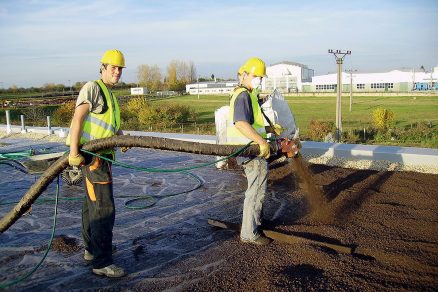 Střešní substrát musí mít vhodné složení a zrnitostní strukturu nesmí obsahovat cizorodé příměsi a plevel.