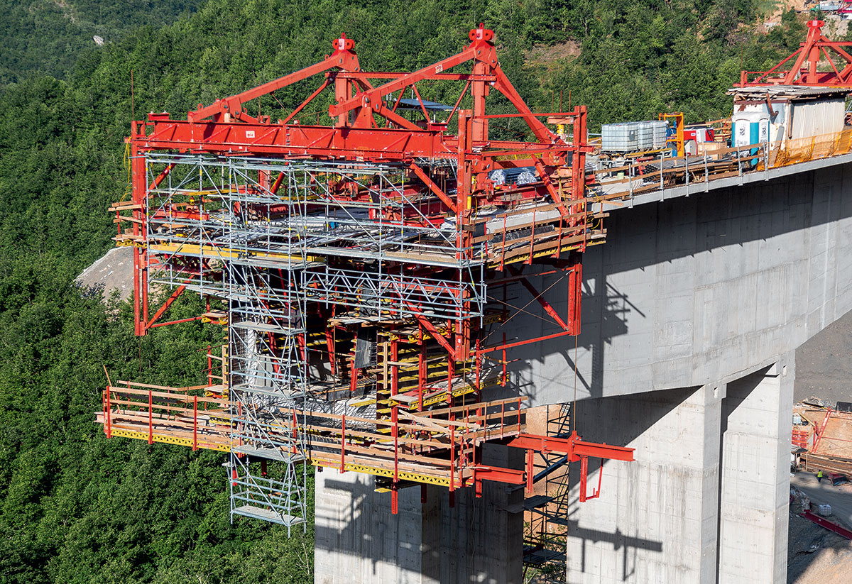 Vzhledem k vysoké flexibilitě bednicích vozíků pro letmou betonáž bylo možné systém rychle přizpůsobit různým průřezům jednotlivé cykly nasazení byly zrychleny a pracovní proces optimalizován.