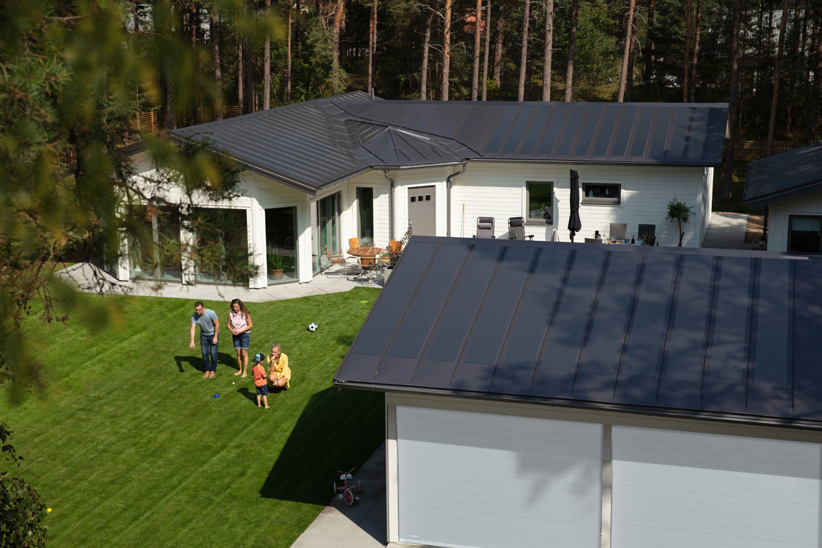 Realizace se střešním systémem Lindab SolarRoof