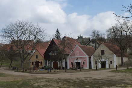 Vinné sklípky v Pouzdranech