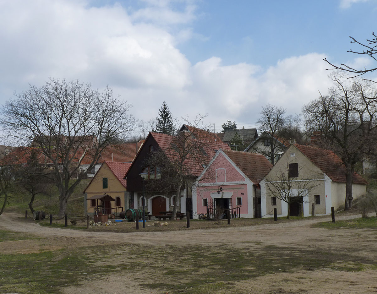 Vinné sklípky v Pouzdranech