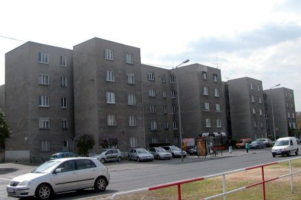 Stav před rekonstrukcí. Funkcionalistický bytový soubor Nová doba v Bratislavě.