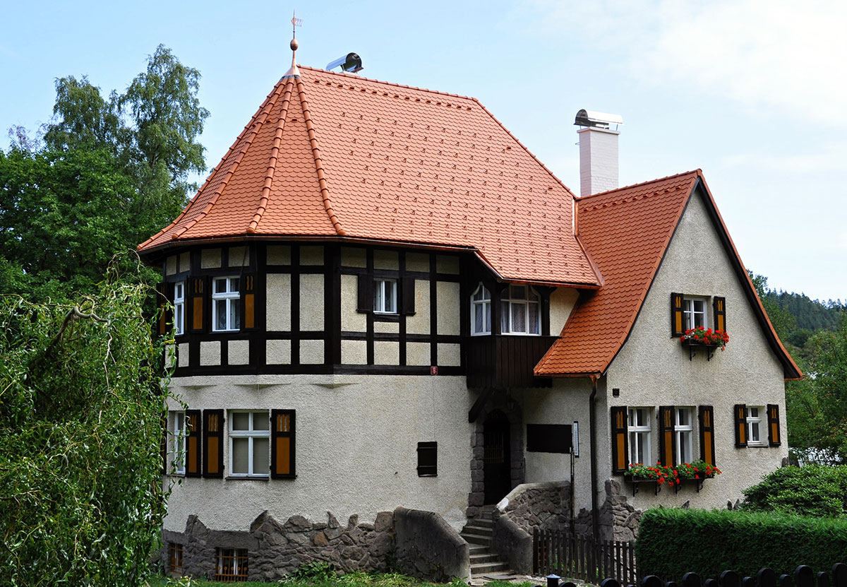 Dům s pálenou střechou TONDACH