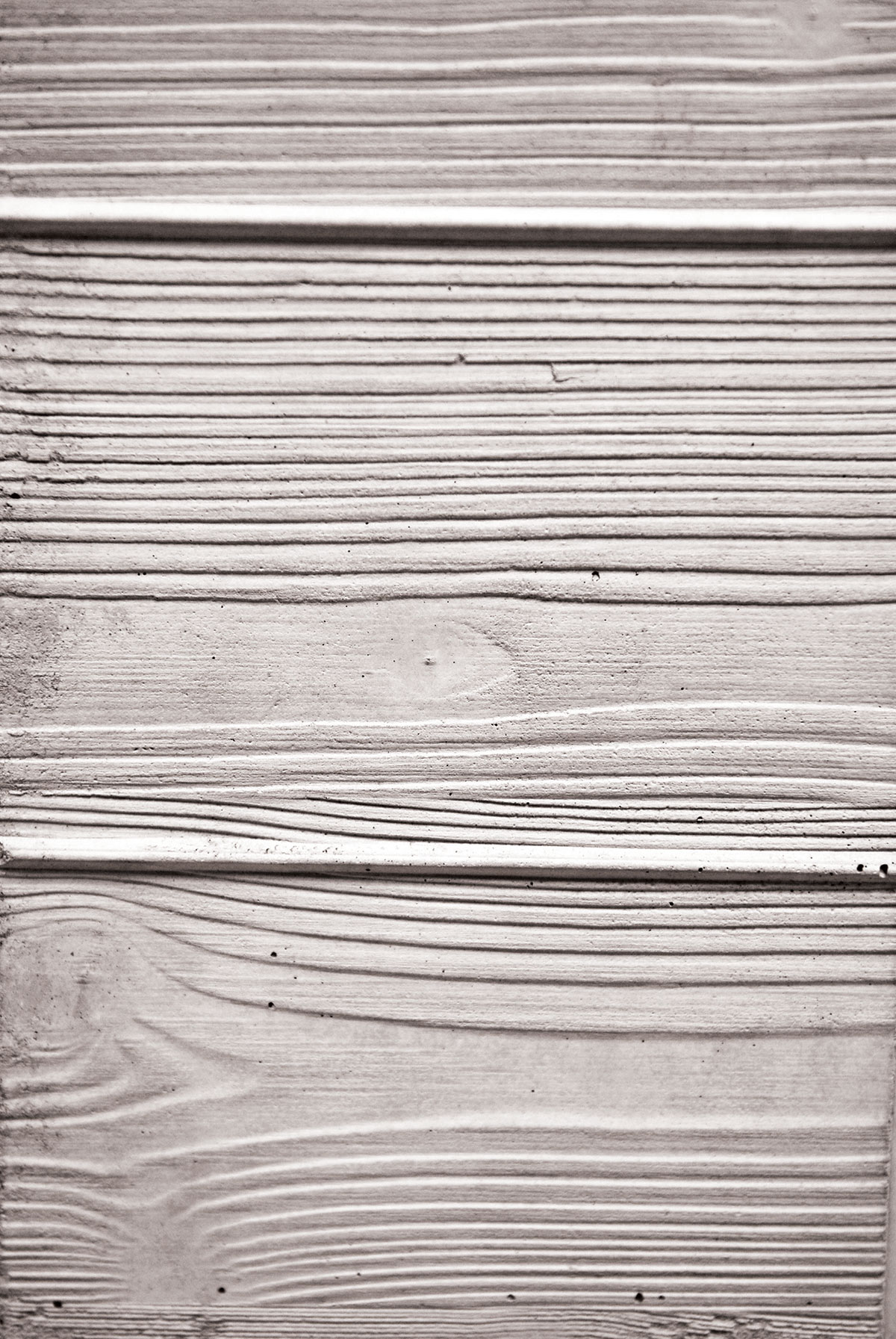 Zvláštní desky mohou vtisknout do betonu například rustikální vzhled kartáčovaných prken. 
