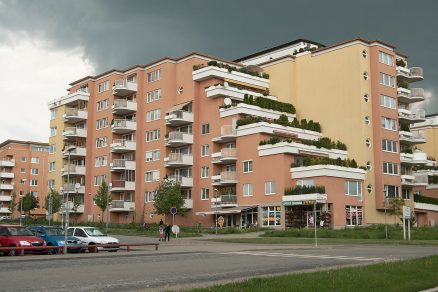 Brno Lesná bytový dům při Okružní ulici náležející ke komplexu Majdalenky I.