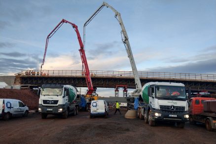 Betonáž mostní konstrukce v úseku Řevničov obchvat – Českomoravský beton a.s.