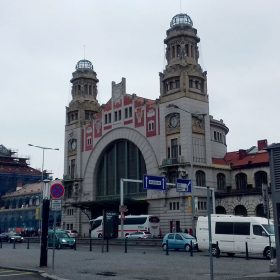 I po opravě zůstane Pražanům kvůli magistrále krása Fantovy budovy skryta.