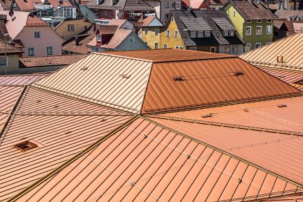 lenění střechy souzní s drobnějším měřítkem historického Lindau.