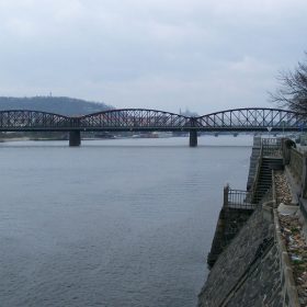 Železniční most na Výtoni