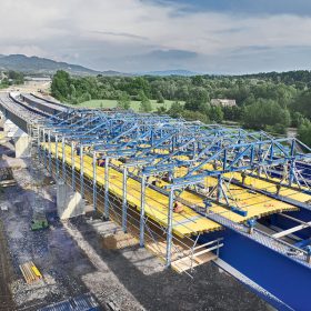 Obr. 5 Vozík spřažené betonáže Doka nasazený při realizaci mostů pro obchvat Třince