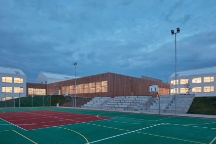 Psáry a Dolní Jirčany získaly v minulém roce novou základní školu od studia SOA architekti