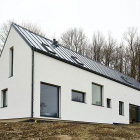 Obr. 3 – Rodinný dům, Pulečný. Zateplovací systém Baumit. Povrchová úprava Baumit NanoporTop.