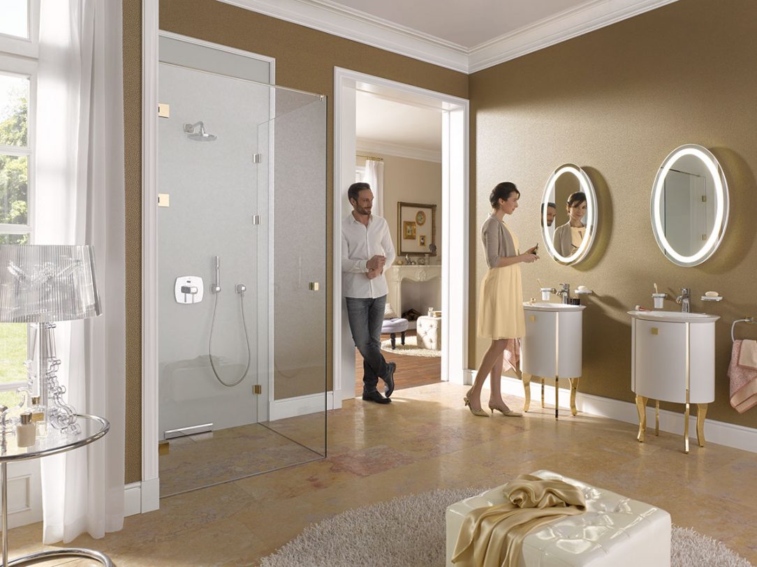 Skleněný sprchový box dodává koupelně jedinečný lesk, pocit čistoty a opticky zvětšuje prostor.