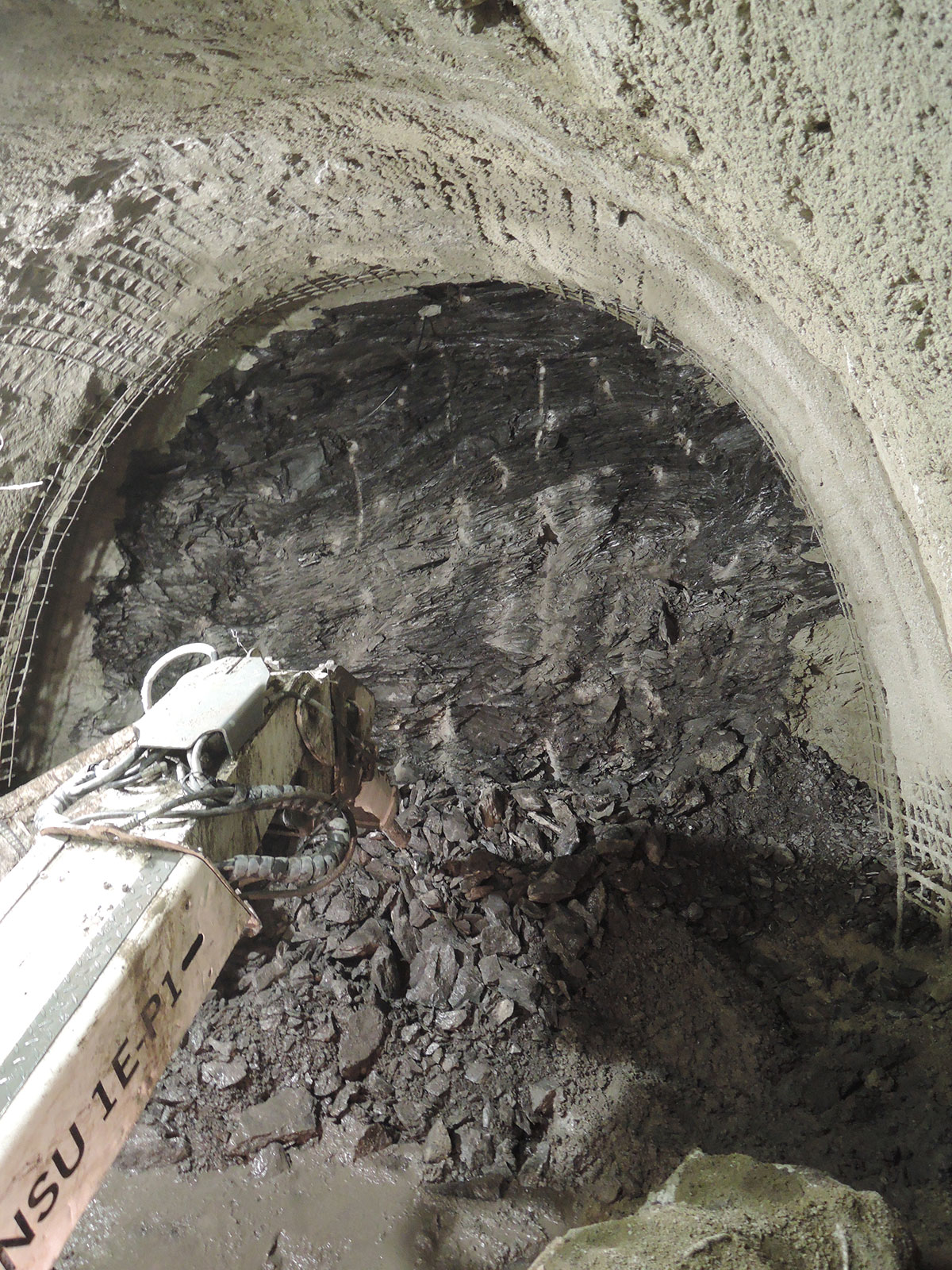 02 Kabelový tunel Invalidovna I ražba v zahořanských břidlicích