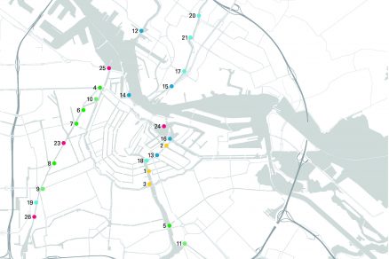 Mapa mostních domků a amsterdamských kanálů.