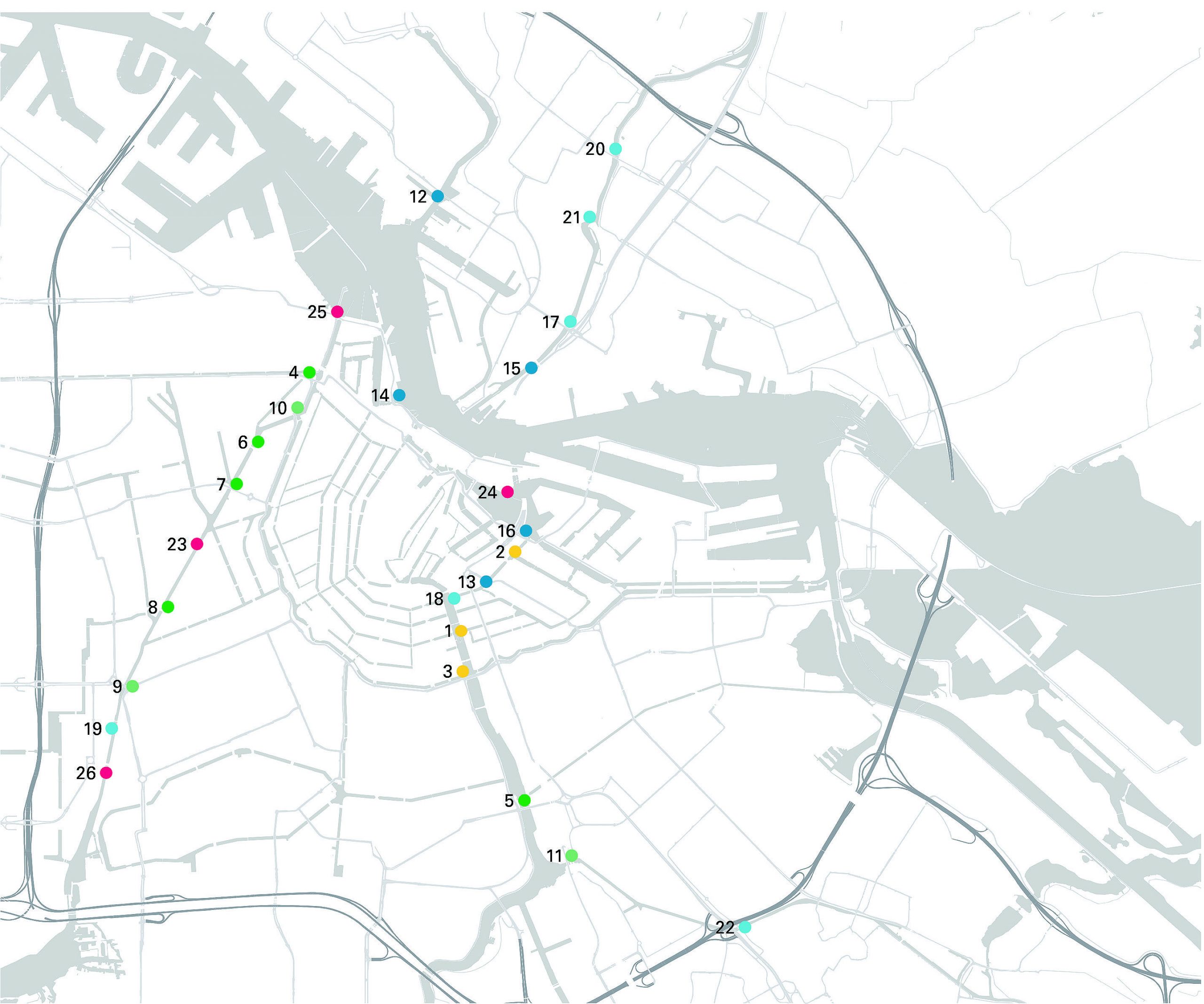 Mapa mostních domků a amsterdamských kanálů.