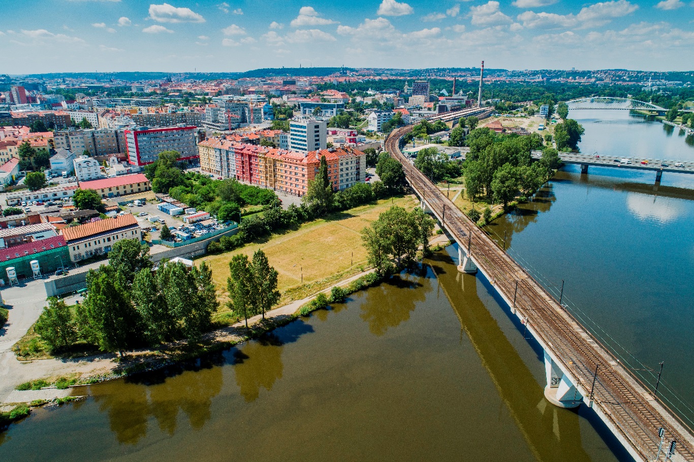 Městská část Praha 7 vyhlásila urbanisticko-krajinářskou soutěž o návrh parku u Vltavy mezi holešovickým přístavem a mostem Barikádníků.