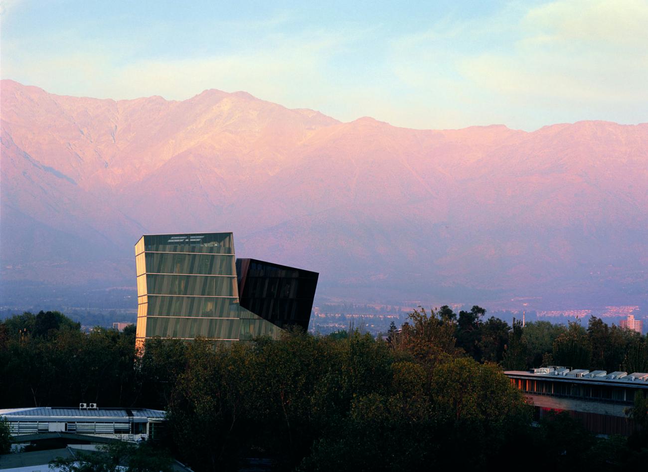 Alejandro Aravena Siamese Towers pracovny a učebny.