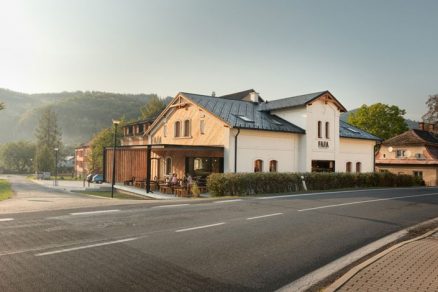 Cílem revitalizace historického objektu původní fary z přelomu 19. a 20. století bylo zachování vnějšího vzhledu domu.