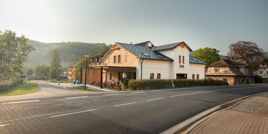 Cílem revitalizace historického objektu původní fary z přelomu 19. a 20. století bylo zachování vnějšího vzhledu domu.