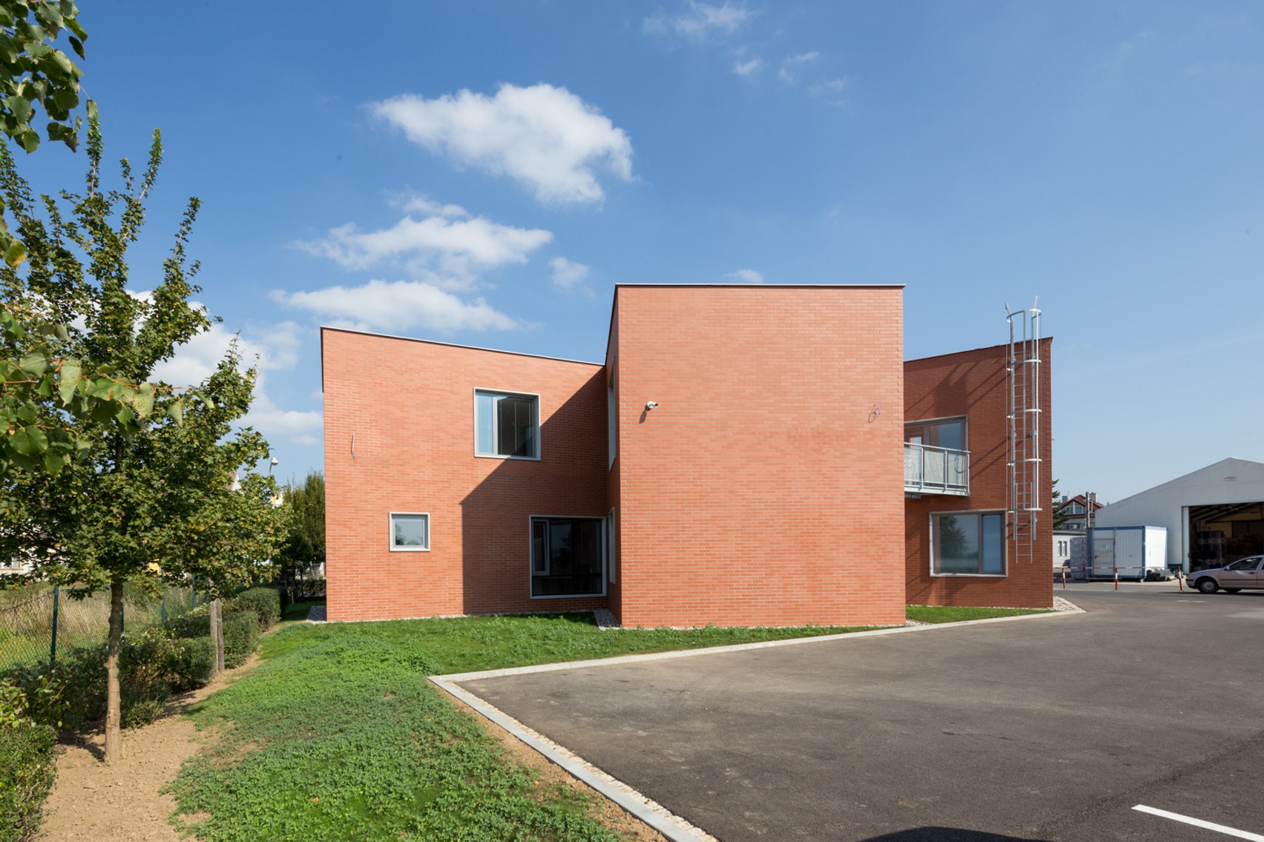 Sládeček budova Rapos Holešov foto TOAST Studio Libor Stavjaník
