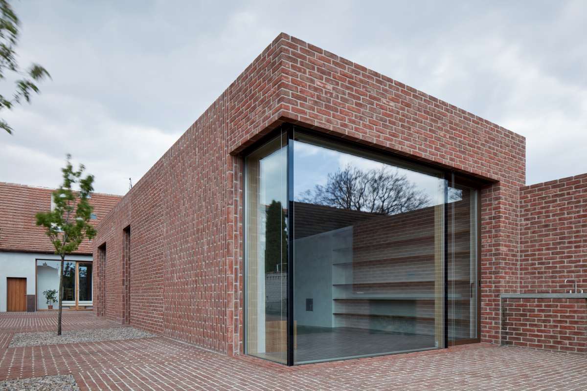 brick house in brick garden jan proksa boysplaynice 10 1200