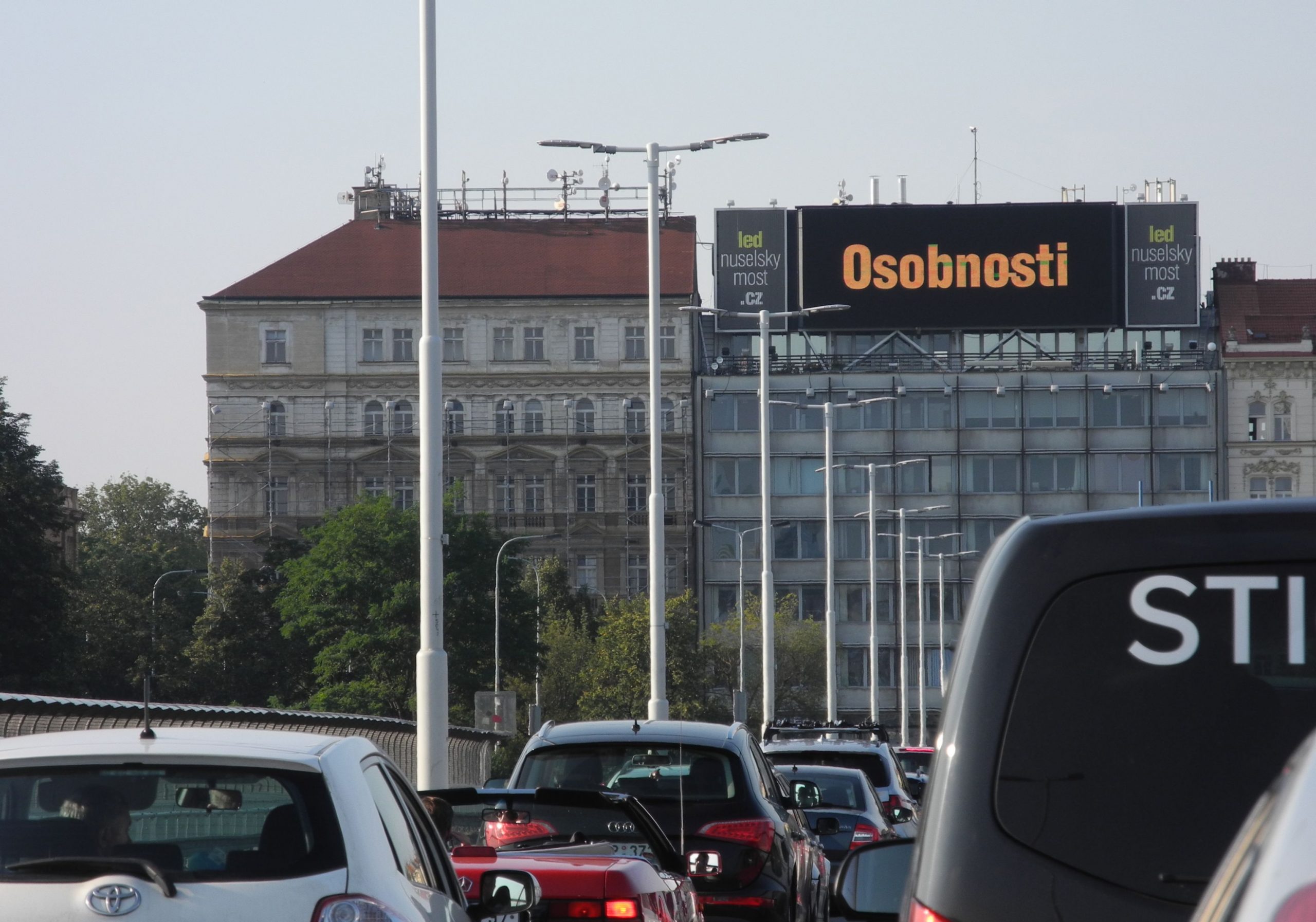 Reklama nad Nuselskym mostem