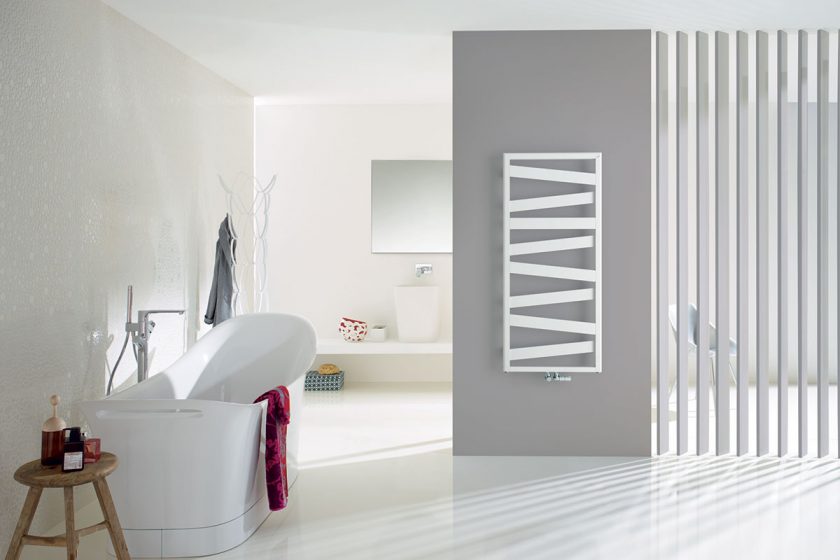 Jedinečné designové radiátory Zehnder Vaši koupelnu nejen příjemně vyhřejí, ale vytvoří ji krásnější. Není se co divit, vždyť na jejich návrhu se podílela řada známých designérů, jako například věhlasné duo King & Miranda, tvůrci bestselleru Zehnder Kazeane.