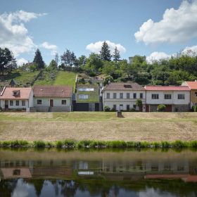 family house in the river valley kuba pilar boysplaynice 01 1200