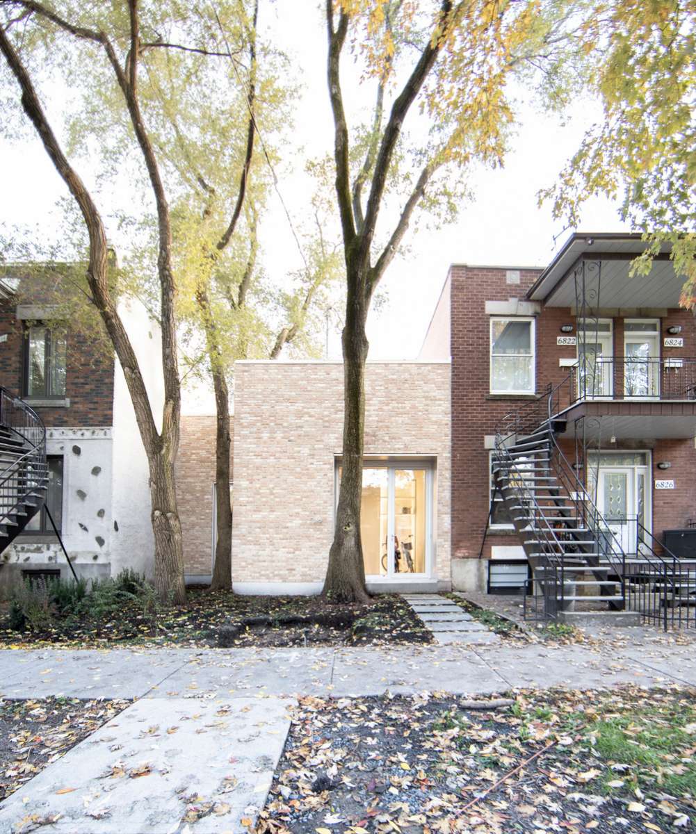 Cihlový obytný dům DeNormanville, čtvrť Rosemont-La Petite-Patrie, Montreal