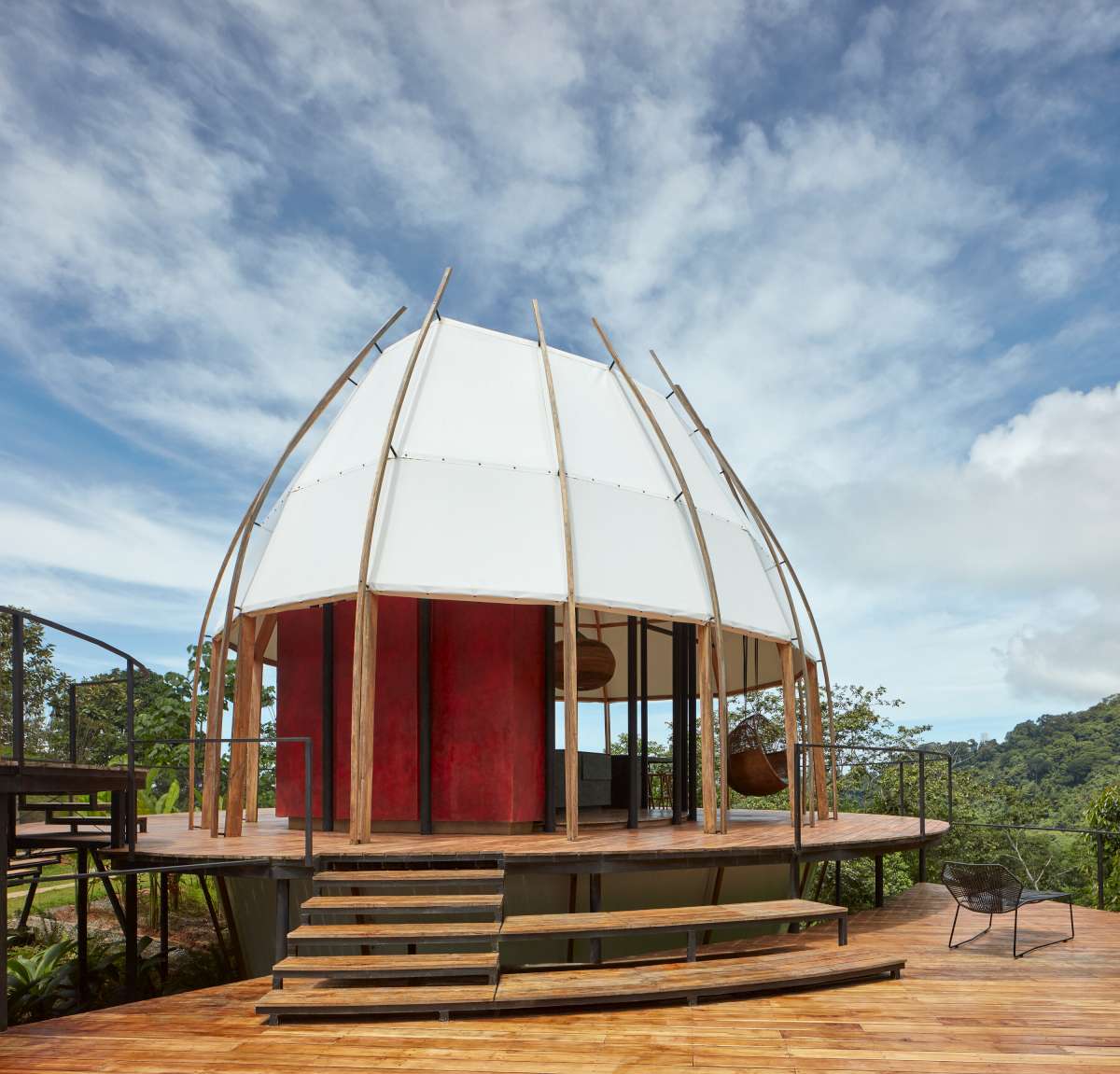 Soubor pěti experimentálních staveb nazývaných Coco Villa je součástí resortu Art Villas v kostarické džungli. 