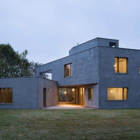 Nadčasový rodinný dům v Praze – Ruzyni