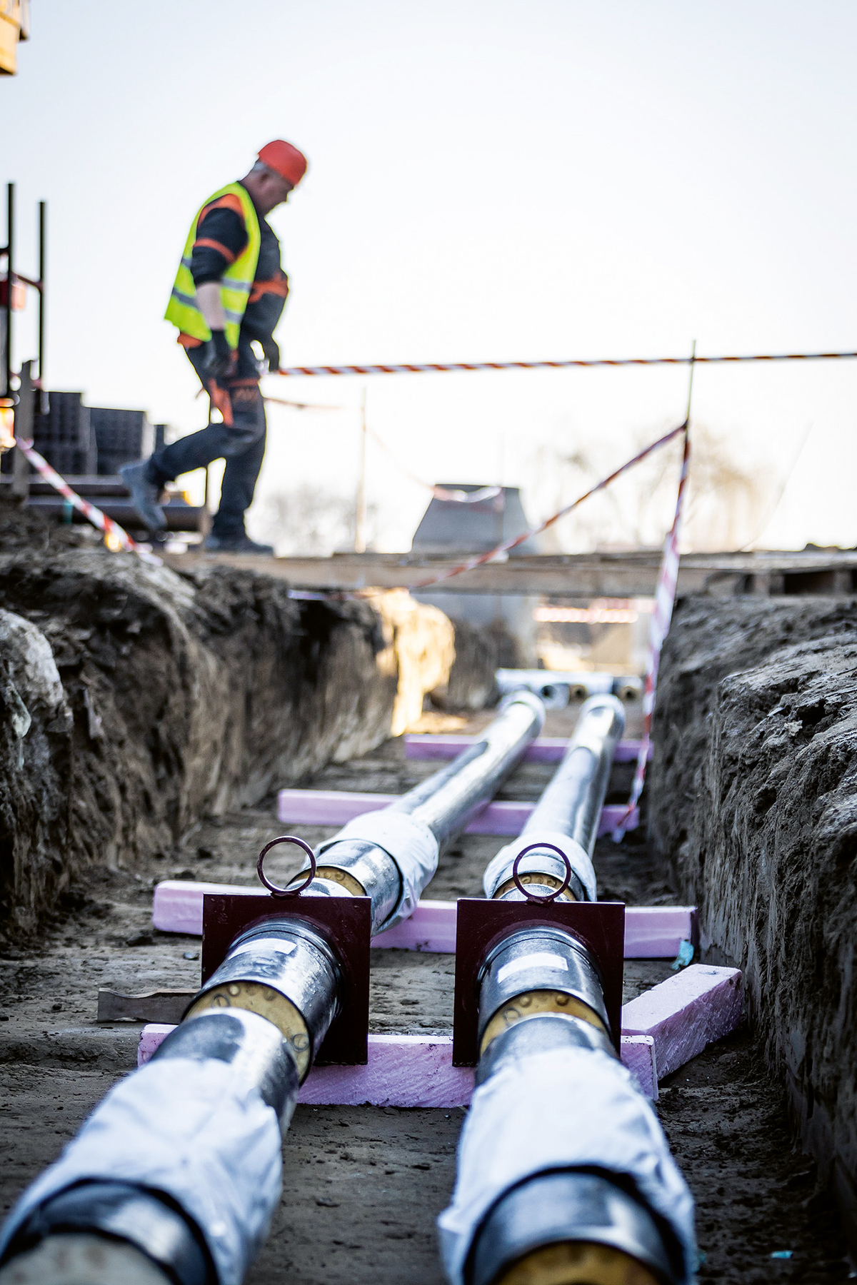 Obr. 5 Nový přípojný teplovod v Ružinově realizovaný
předizolovaným potrubím NRG RADPOL s difuzní
bariérou