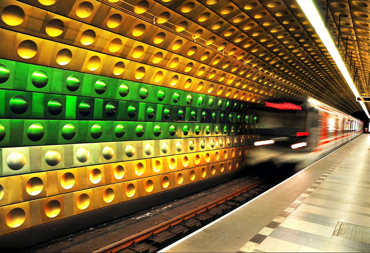 Pražské metro – jeho první úsek zahájil provoz začátkem 70. let 20. století.