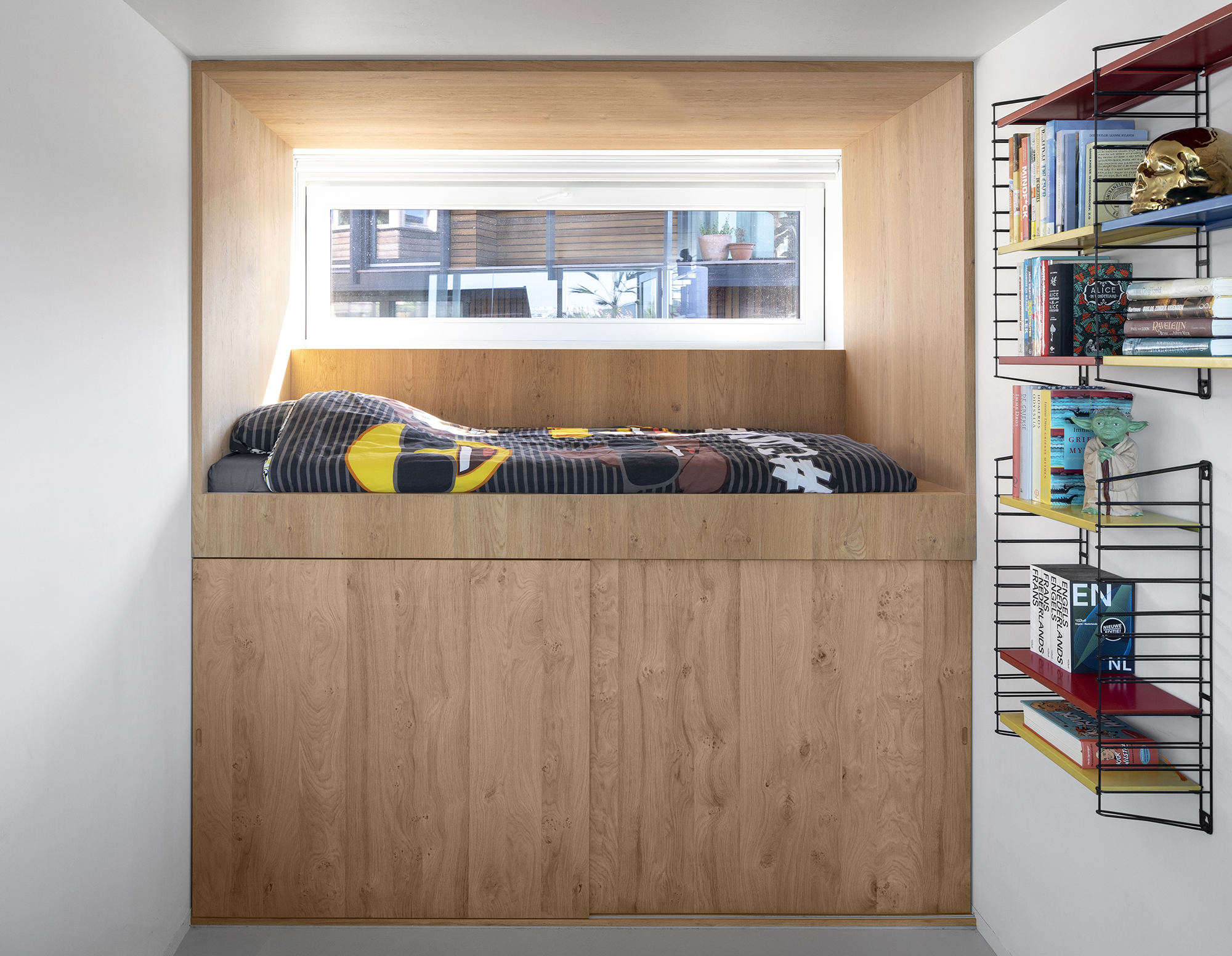 065 HR 05 Floating Home Schoonschip residential interior bed i29