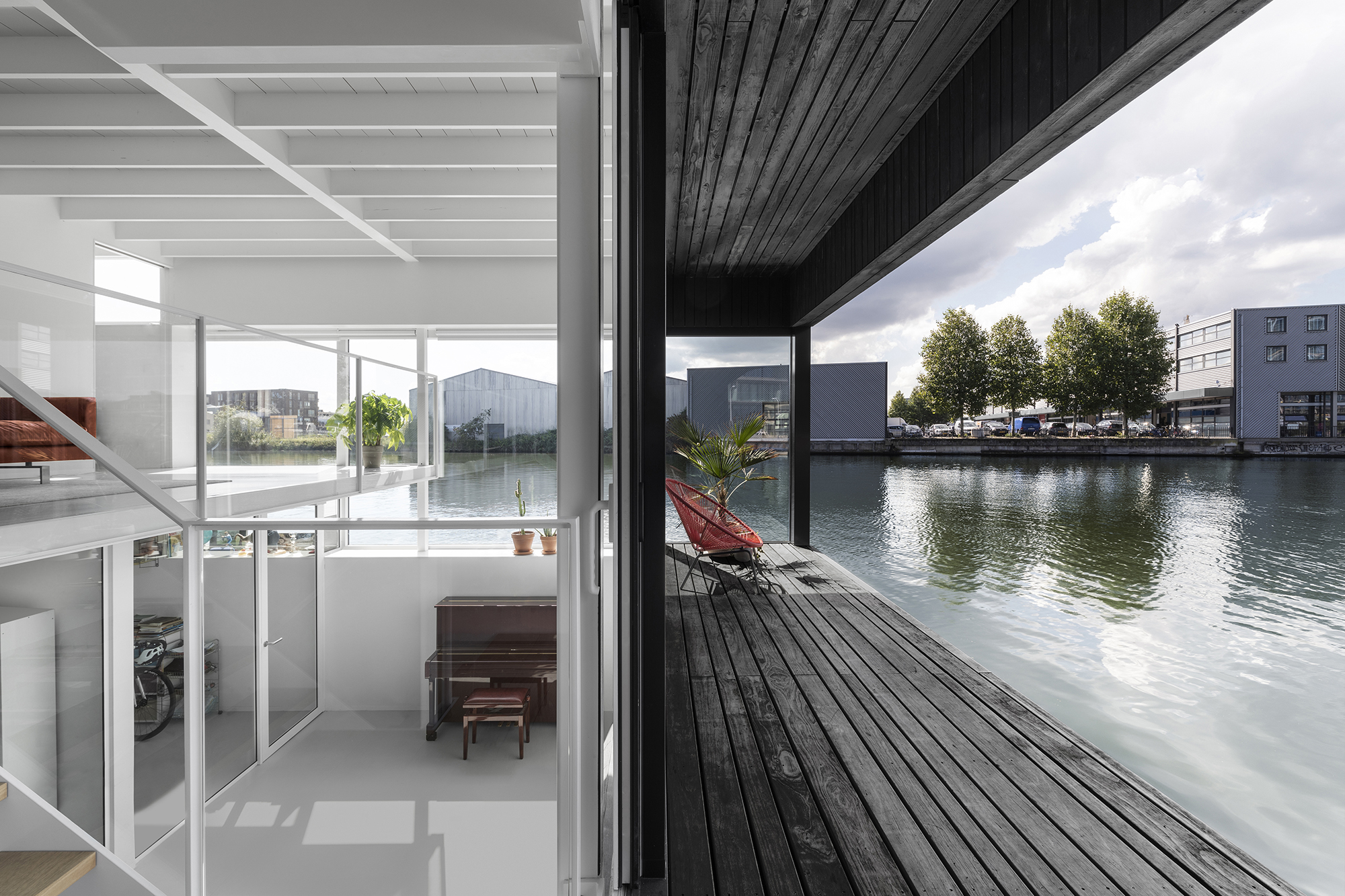 065 HR 08 Floating Home Schoonschip residential interior terrace i29