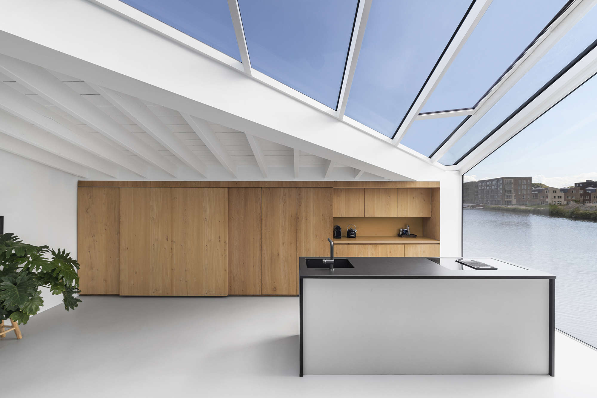 065 HR 11 Floating Home Schoonschip residential interior kitchen i29