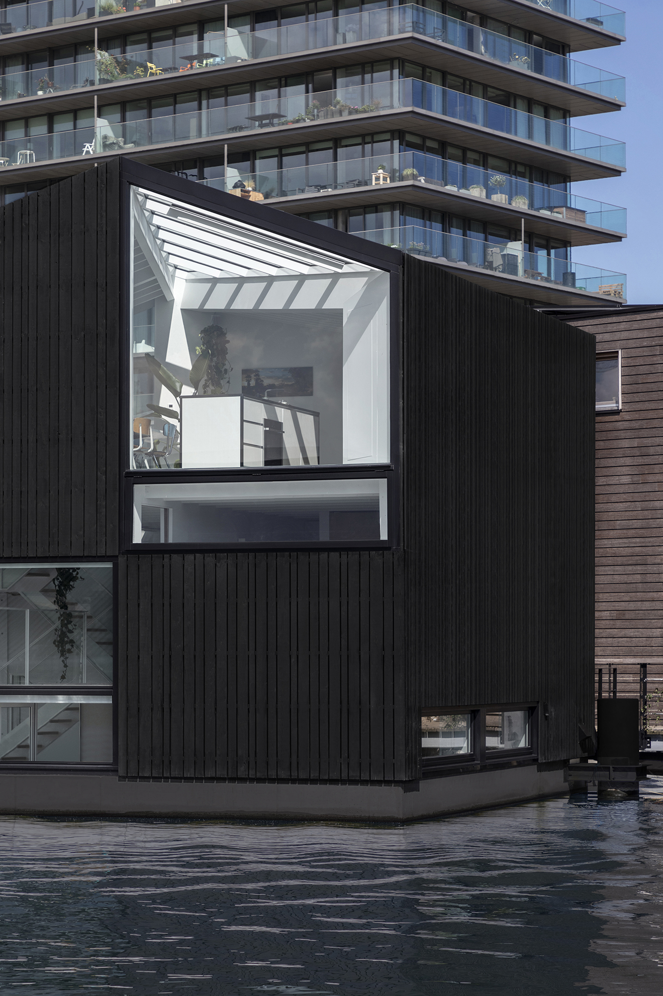 065 HR 13 Floating Home Schoonschip residential exterior facade i29